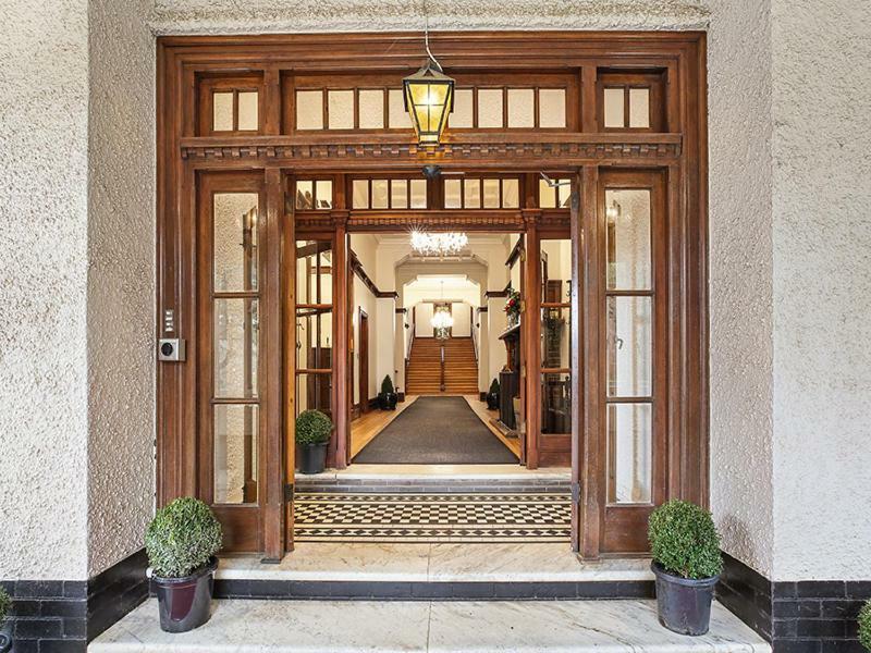 The Robertson Hotel Exterior photo